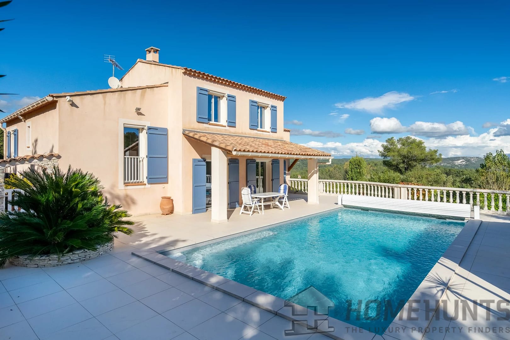 4 Bedroom Villa/House in Peypin 8