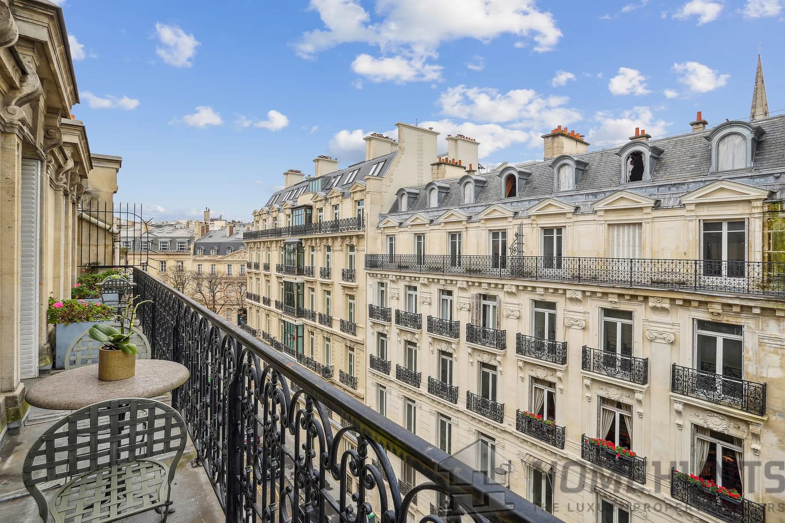 3 Bedroom Apartment in Paris 8th (Golden Triangle - Parc Monceau) 3