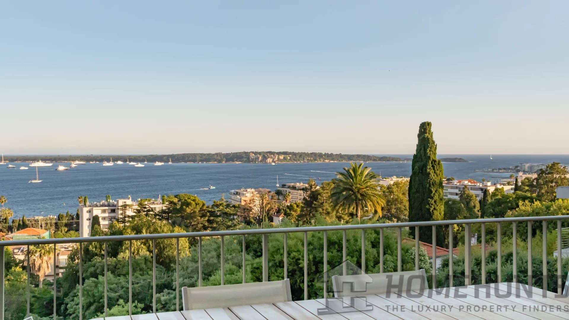 2 Bedroom Apartment in Cannes 4