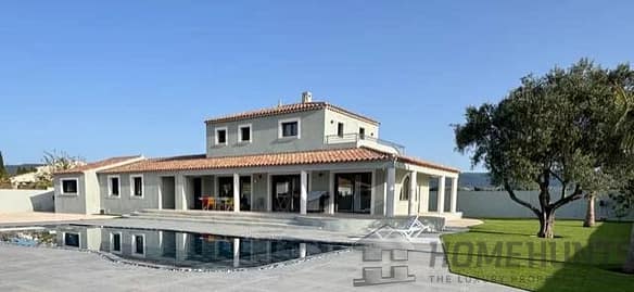 6 Bedroom Villa/House in Pierrefeu Du Var 2