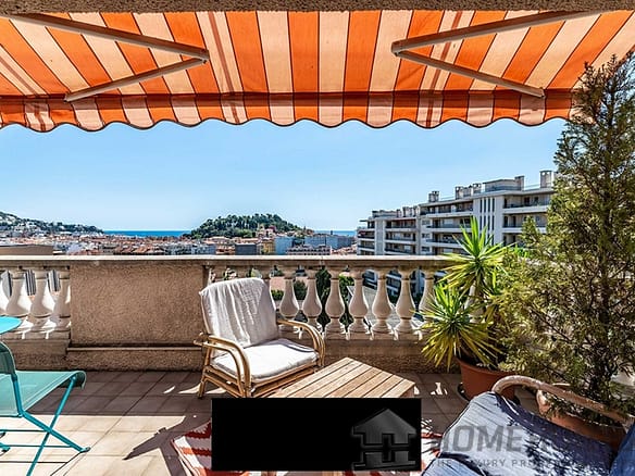 3 Bedroom Apartment in Nice - City 22