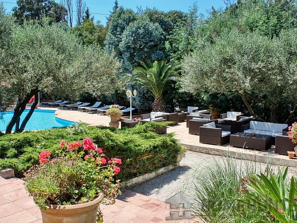 13 Bedroom Villa/House in Grimaud 32