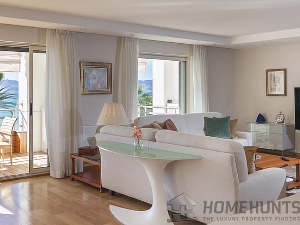 2 Bedroom Apartment in Cannes 24