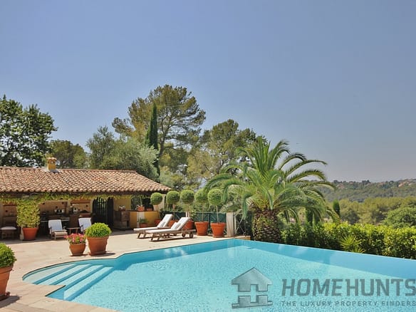 5 Bedroom Villa/House in Mougins 12