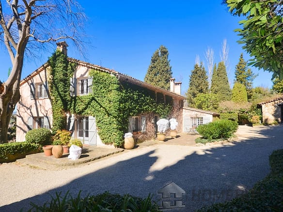 6 Bedroom Villa/House in Grasse 22