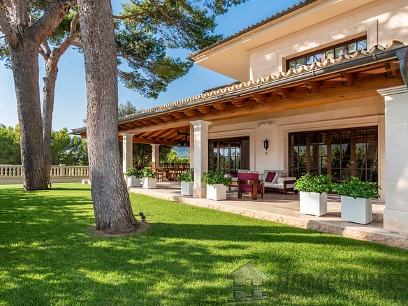 6 Bedroom Villa/House in Peguera 30