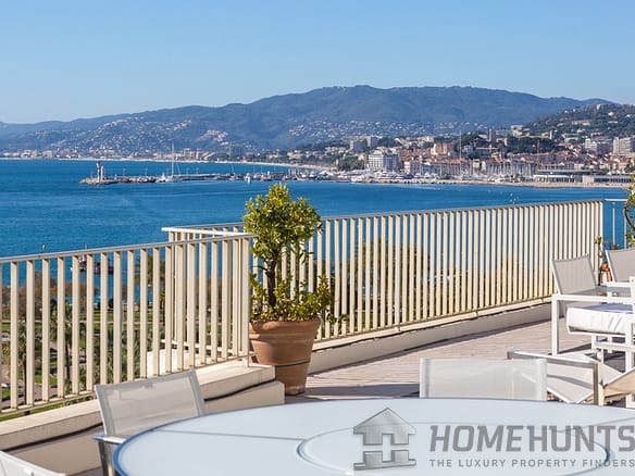 2 Bedroom Apartment in Cannes 32