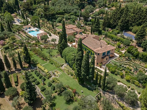 7 Bedroom Villa/House in Grasse 10