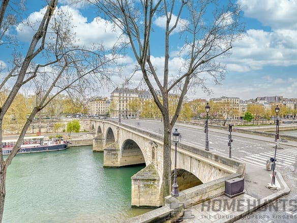 1 Bedroom Apartment in Paris 4th (Marais – Place des Vosges – Ile St Louis) 32