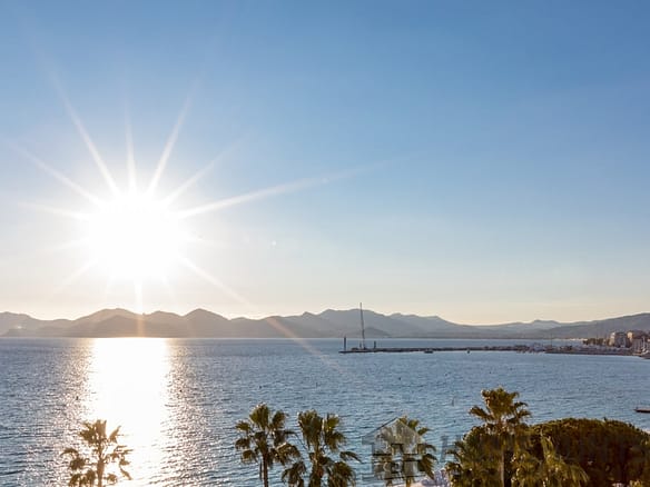 3 Bedroom Apartment in Cannes 6