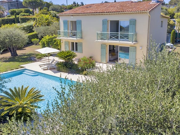 4 Bedroom Villa/House in Mougins 32