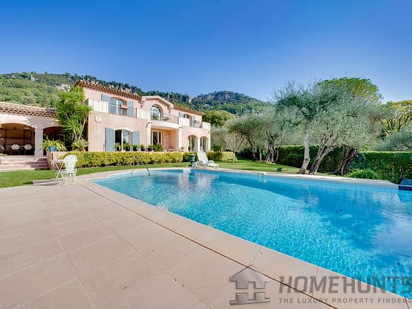 4 Bedroom Villa/House in Grasse 8