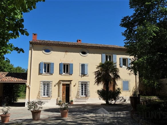 8 Bedroom Vineyard in La Tour D Aigues 26