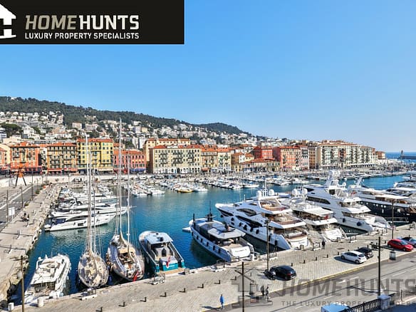 3 Bedroom Apartment in Nice - City 18