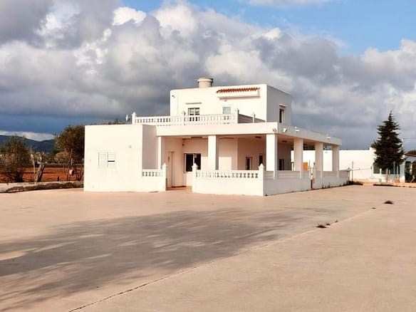 4 Bedroom Villa/House in Sant Jordi 32