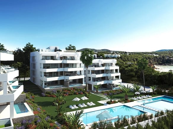 4 Bedroom Apartment in Cala Llenya 8