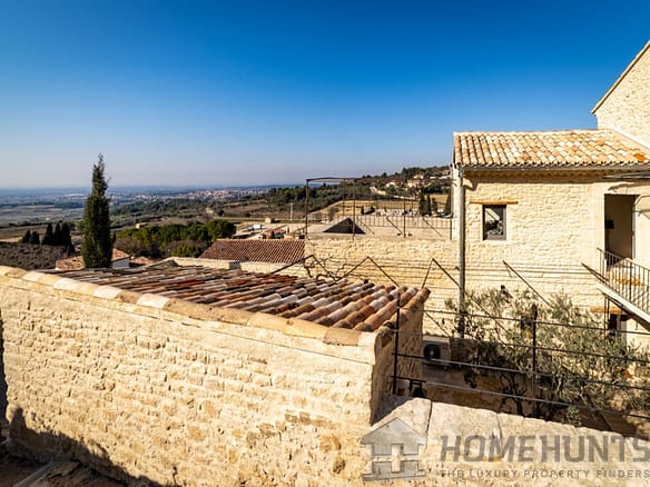 5 Bedroom Villa/House in Crillon Le Brave 14