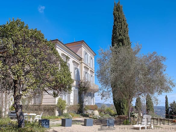 9 Bedroom Villa/House in Grasse 12