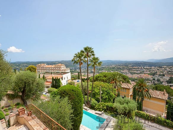 5 Bedroom Villa/House in Grasse 36