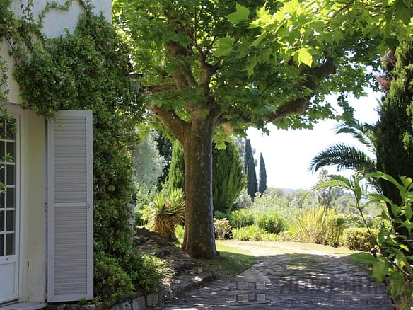 10 Bedroom Villa/House in Grasse 14