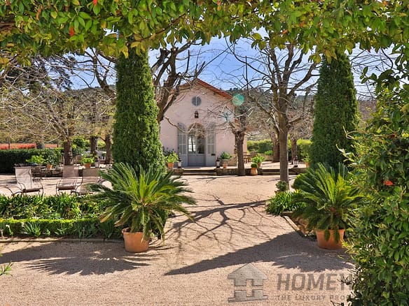 6 Bedroom Villa/House in Toulon 8