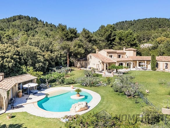 5 Bedroom Villa/House in Les Baux De Provence 24