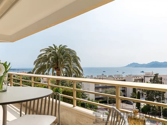 3 Bedroom Apartment in Cannes 14