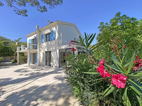 4 Bedroom Villa/House in Le Rouret 10