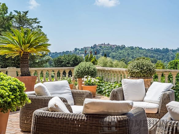 4 Bedroom Villa/House in Mougins 4