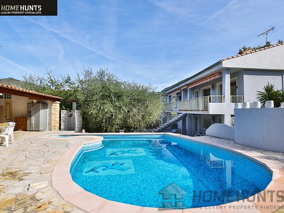 6 Bedroom Villa/House in Tourrette Levens 6