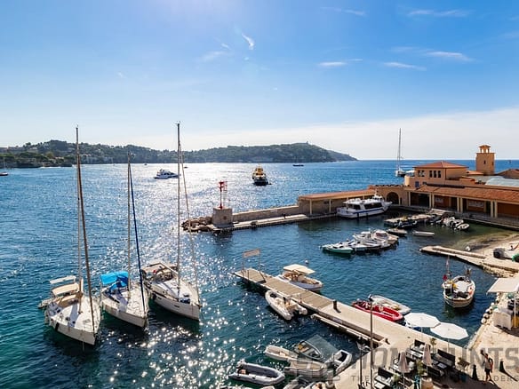 1 Bedroom Apartment in Villefranche Sur Mer 4