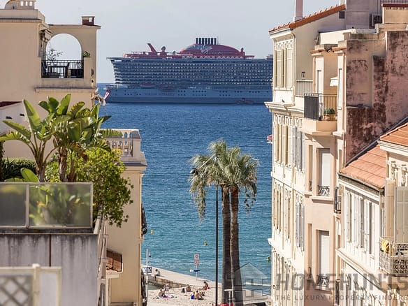 2 Bedroom Apartment in Cannes 2