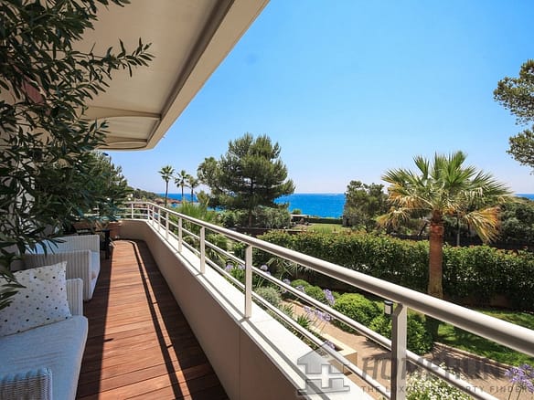 2 Bedroom Apartment in St Raphael 34