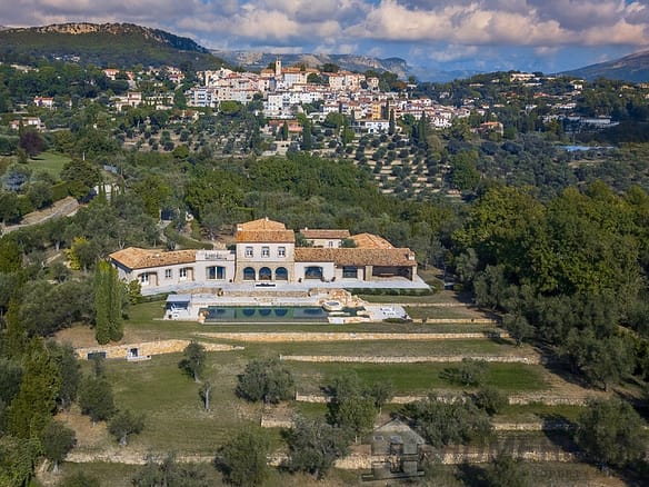 6 Bedroom Villa/House in Chateauneuf Grasse 30