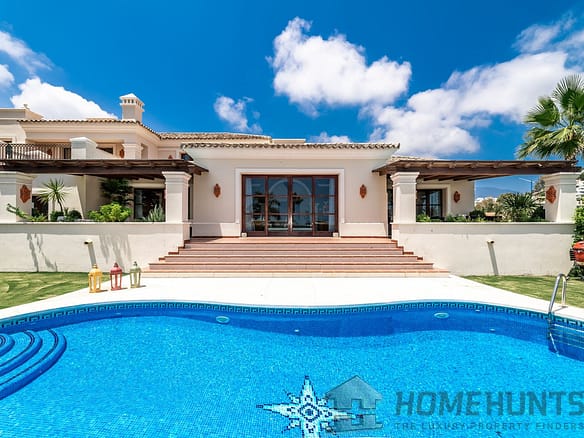 6 Bedroom Villa/House in Nueva Andalucía 16