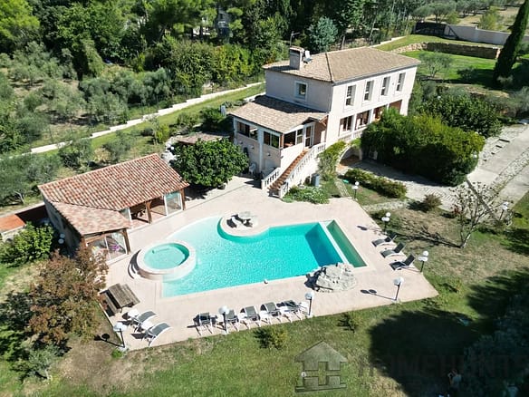 5 Bedroom Villa/House in La Fare Les Oliviers 28