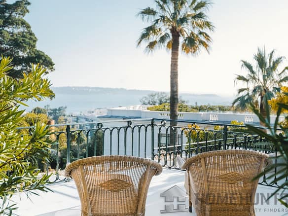 2 Bedroom Apartment in Cannes 4