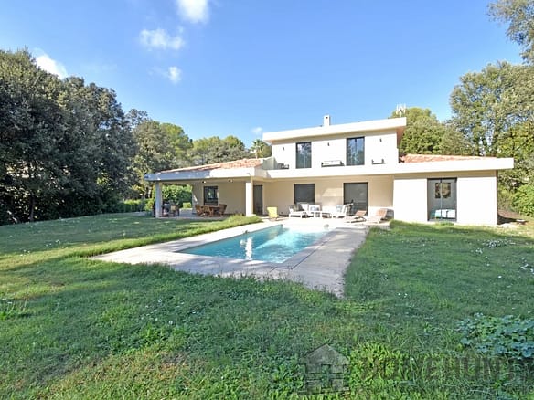 4 Bedroom Villa/House in Roquefort Les Pins 10