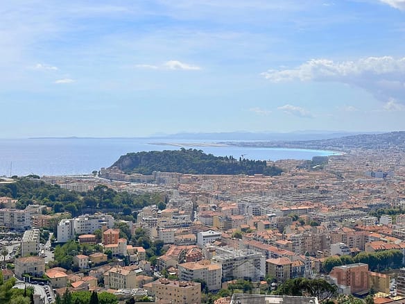 2 Bedroom Apartment in Nice 30