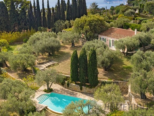 5 Bedroom Villa/House in Roquebrune Cap Martin 6