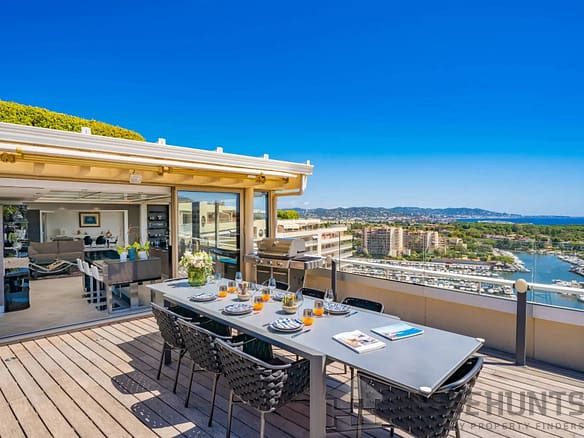 3 Bedroom Apartment in Cannes 32