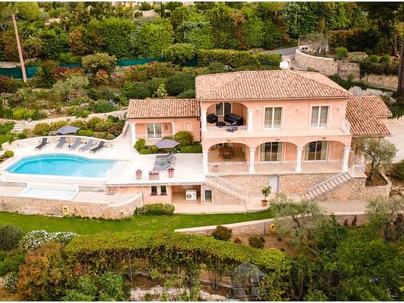 5 Bedroom Villa/House in Tourrettes Sur Loup 6