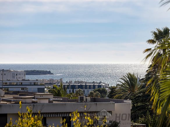 3 Bedroom Apartment in Cannes 24