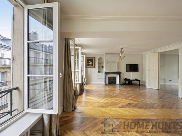 2 Bedroom Apartment in Paris 8th (Golden Triangle - Parc Monceau) 32