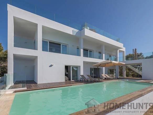 4 Bedroom Villa/House in Cala Moli 34