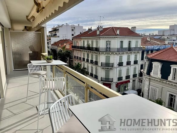 2 Bedroom Apartment in Cannes 8