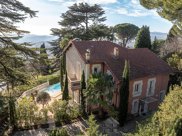 6 Bedroom Villa/House in Grasse 16