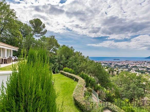 4 Bedroom Villa/House in Cannes 36