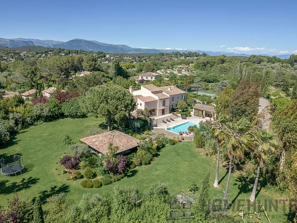 8 Bedroom Villa/House in Mougins 2