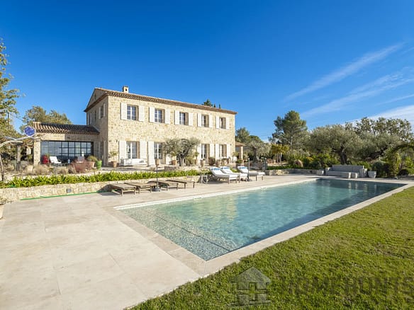 5 Bedroom Villa/House in Tourrettes 22